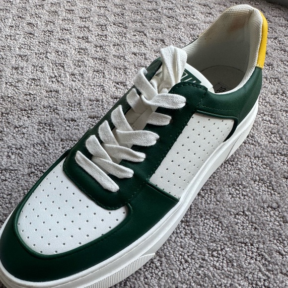 Steve Madden Everlie Sneaker. Size 9.5. New without box. - Picture 3 of 7